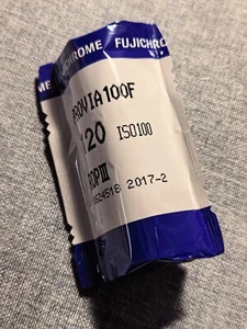Fujichrome Provia 100F RDPIII 120 colour slide 120 films EXPIRED: 02/2017 - Picture 1 of 1