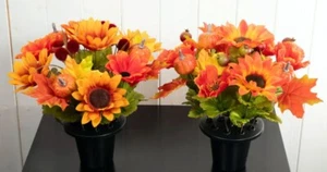 2 künstliche Herbst Blumen Grabtöpfe - Sonnenblumen, Kürbisse und Beeren - Bild 1 von 1