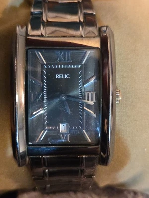 Reloj Relic Tank Hombre 31mm Esfera Negra Fecha ZR77109 Batería Nueva 8" Foto 1 de 4