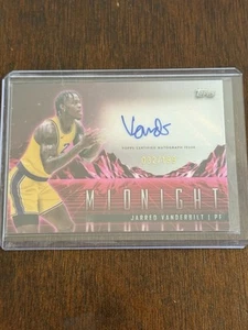 2025 Topps Midnight Baloncesto Rosa Medianoche Jarred Vanderbilt Autógrafo #032/199 - Imagen 1 de 6