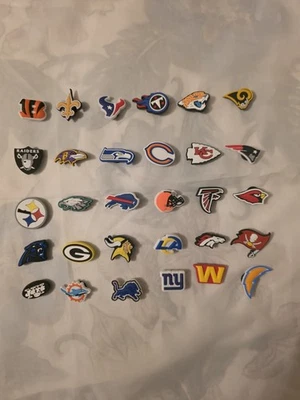 Dijes Jibbitz emblema NFL para cocodrilos, zapatos, bolsos y más. Foto 1 de 2