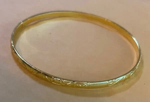 Brazalete Dije Plano Brazalete Tono Oro Amarillo de Calidad Reino Unido B04G - Imagen 1 de 3