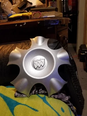 Buick OEM 2000 2001 LeSabre Silver 5 orejetas 10,125" tapa central cubierta de buje 9594253 Foto 1 de 4