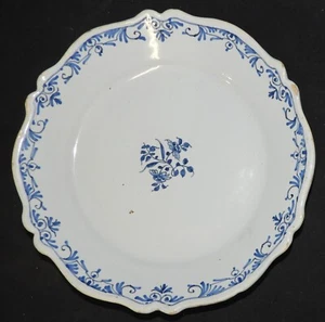 Assiette / Faïence 18ème (22 cm, à identifier) décor en camaïeu bleu - Photo 1/6
