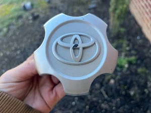 TOYOTA RAV4 OEM WHEEL CENTER CAP SILVER FINISH 2006-2012 42603-0R010 - Picture 1 of 3