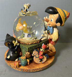 Vintage Disney 8 1/2” Pinocchio Musical Animated Snowglobe w/Figaro Fishbowl