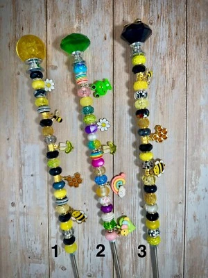 Estaca de jardim com miçangas, decoração de jardim, varinha de fadas com miçangas, apanhador de sol, arte de quintal - Imagem 1 de 4