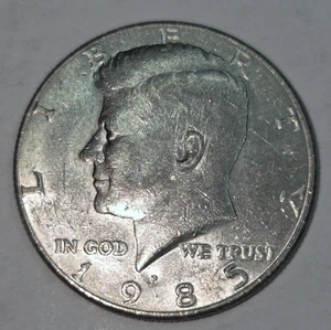 1985-P KENNEDY HALF Error  slight off center #89261 - Picture 1 of 2