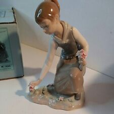 New Listing"Girl Picking Flowers" Lladro Porcelain Figurine #1172, Vintage, Retired Gloss