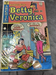 Betty and Veronica Comic Book May 1977 Archie Comics No. 257 Bronze Age - Picture 1 of 12