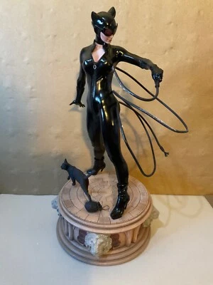 Estátua Sideshow DC Catwoman exclusiva formato premium escala 1/4 + chaveiro grátis - Imagem 1 de 4