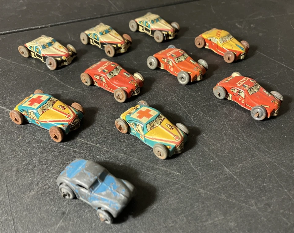 Lote de 10 Mini Carros Vintage de Metal Estanho 1,5" - Polícia, Chefe de Bombeiros, Ambulância, Táxi - Imagem 1 de 4