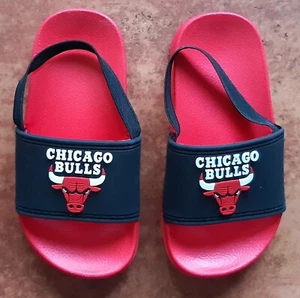 Chicago Bulls Badeschuhe für Kinder in Größe 25/26 - Bild 1 von 2