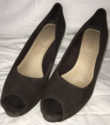 Zapatos de salón Rockport marrón gamuza Sasha Peep Toe talla 9,5 tacón de 4 pulgadas ¡Hermosos!! Foto 1 de 4