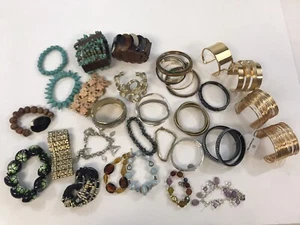 Schmuck Konvolut 36 Armbänder tragbare Manschetten Perlen Stretch Armreifen Charm Glasstein - Bild 1 von 10