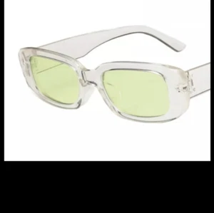 NWOT Y2K Square Clear & Yellow Sunglasses - Picture 1 of 1