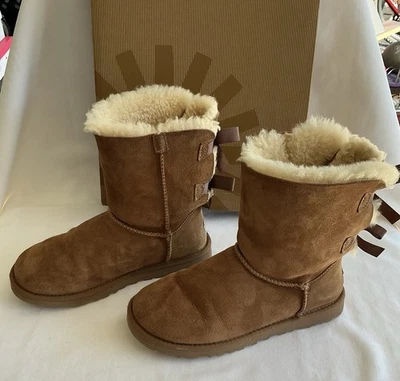 Botas UGG Australia Bailey Bow II para mujer, castaño talla 6 Foto 1 de 4