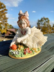  Seatendorfer pizzo Dresda statuina ragazza fiori frutta bambola porcellana 5,9 pollici  - Foto 1 di 5
