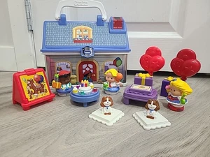 Fisher-Price Little People Happy Birthday Take-A-Long Lunchbox - Foto 1 di 11