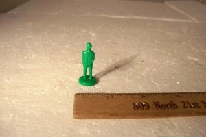 Replacement Part Vintage Green Pedestrian The Batman Board Game 1966 MB 4648 - Picture 1 of 2