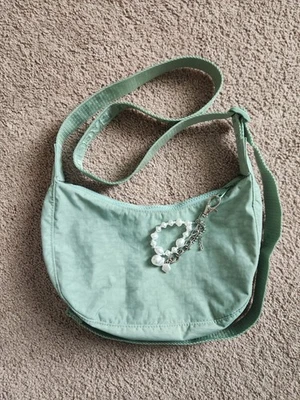 BAGGU Pequeña Media Luna Espuma de Mar con Llavero Foto 1 de 4