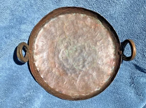 BANDEJA DE COBRE MARTILLADO RÚSTICA VINTAGE HECHA A MANO CON ASAS DE LATÓN, 9,5 PULGADAS - Imagen 1 de 11