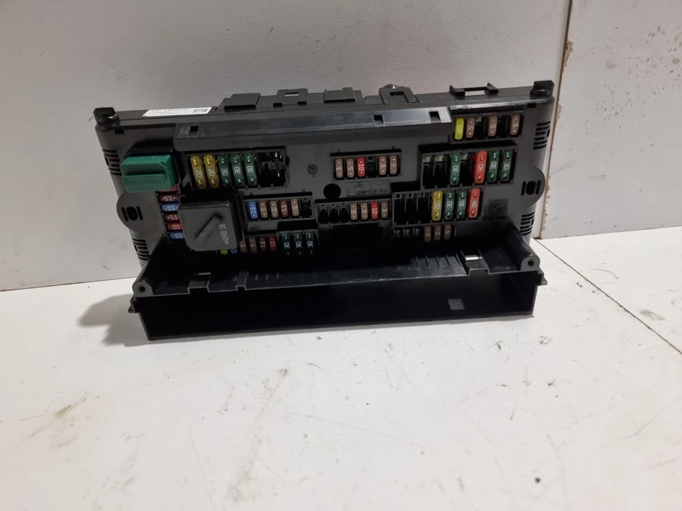 BMW X3 Power Distribution Fuse Box Module Front 2.0Diesel 2013 F25 OEM 925946701 - Image 1 of 4