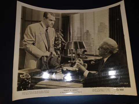 Red Skelton Autographed B & W 8 x 10 photo ( Actor) excellent Cover