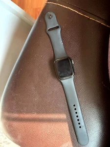 AS IS - NO POWER - UNKNOWN HISTORY - PARTS APPLE WATCH SMART WATCH SERIES 5 40mm - Zdjęcie 1 z 3