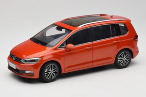 ZVE000003ORA Volkswagen Touran Naranja Paudi Modelo 1:18 - Imagen 1 de 8