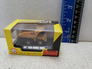 Norscot Scale Models Construction Mini's CAT 793D Mining Truck Figur im Koffer - Bild 1 von 4
