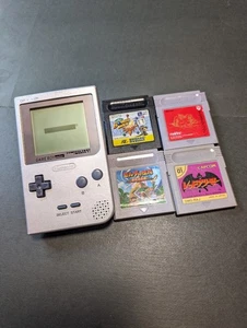 Probado Nintendo Game Boy Pocket MODELO-F Famitsu 1997 Plateado + 4 Juegos - Imagen 1 de 10