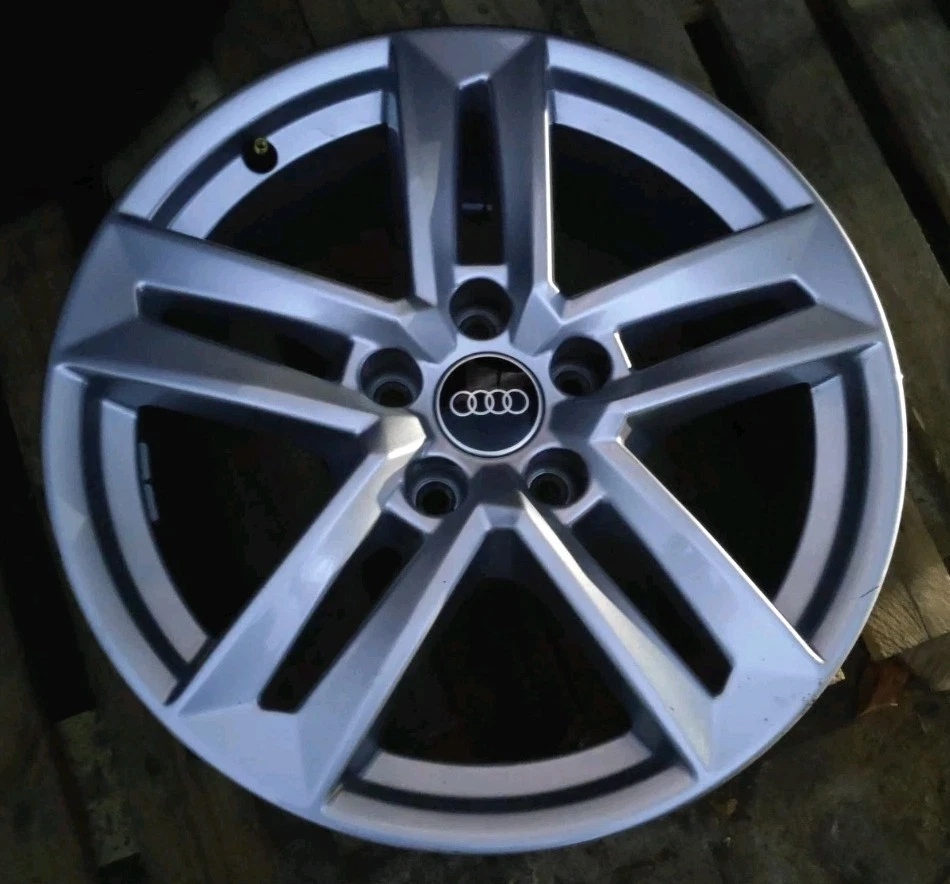 1x Original AUDI A4 8W B9 7Jx17 pulgadas ET42 LK 5x112 8W0601025P *EXCELENTE* - Imagen 1 de 4