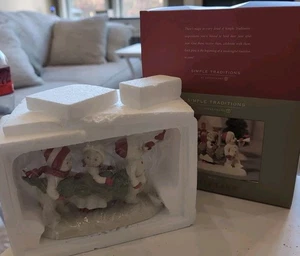 Estatuilla escena navideña Holly Lane Department 56 Tree-O Simple Traditions 2002 - Imagen 1 de 10