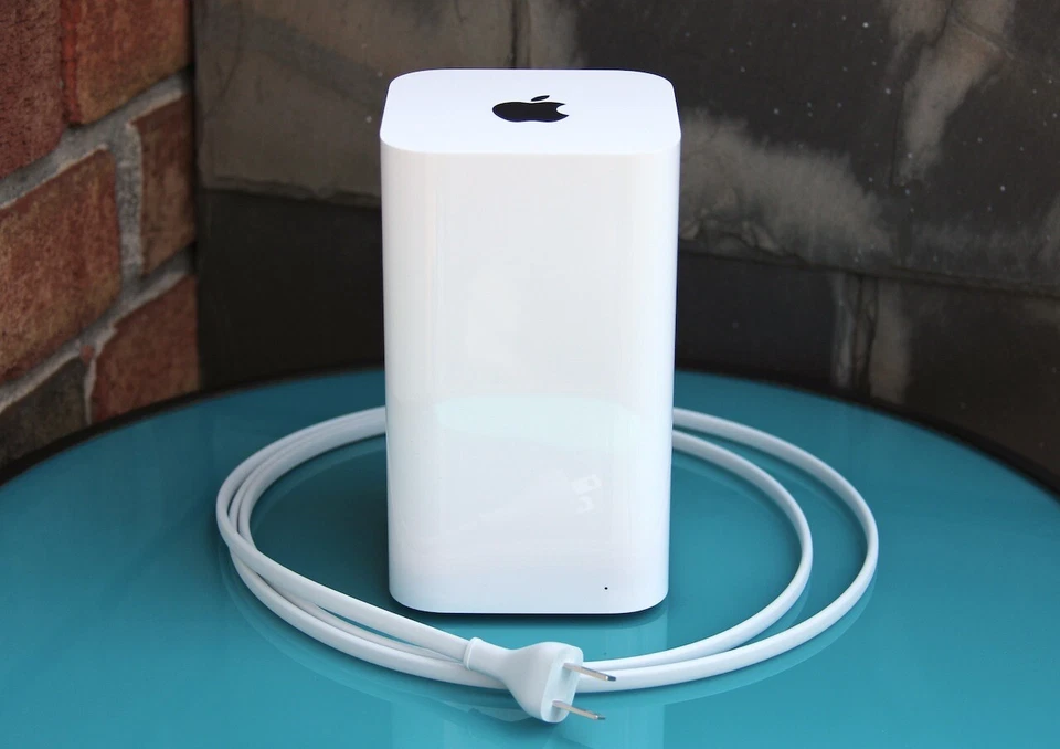 Apple Airport Extreme. Great Condition. - Image 1 of 1