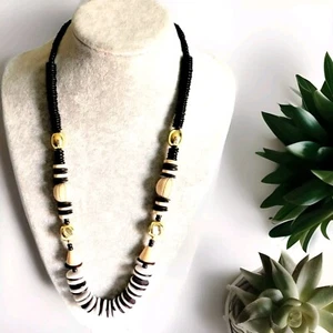 Collar de madera mixto. Joyería de moda tono negro/blanco/beige y dorado -26 pulgadas. - Imagen 1 de 9