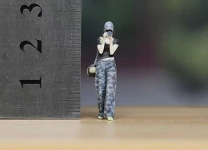 Figura pintada EY 1:64 modelo miniatura diorama arena fotógrafo cámara niña - Imagen 1 de 12