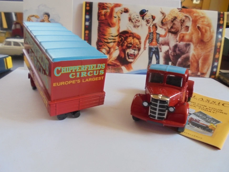 Camion BEDFORD articulé  cirque chipperfields - Photo 1/4