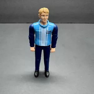 Figura de conductor azul Bruder #02541 Jeep Cross Country Racer Team solo hecha en Alemania - Imagen 1 de 5