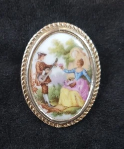 Vintage Brooch - Limoges, France - porcelain, man serenading woman - Picture 1 of 1