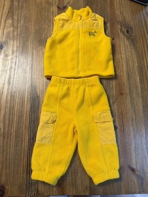 Conjunto de 2 piezas T K S Basics chaleco y pantalón polar vintage amarillo talla 12 meses niño Foto 1 de 4