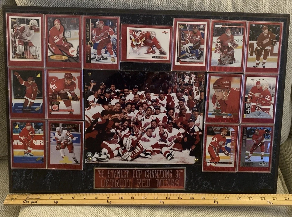 Estampado y placa enmarcados Detroit Red Wings “96 Stanley Champions 97” Foto 1 de 4
