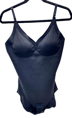 Camiseta sin mangas negra con sujetador incorporado barriga suave Foto 1 de 4