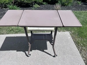 Scrivania da tavolo macchina da scrivere vintage Mid-Century metallo arrotolabile - foglia goccia - Toledo Ohio - Foto 1 di 13