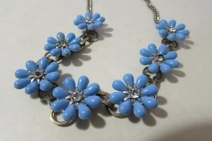 VINTAGE 15" goldtone necklace with 7 blue plastic floral beads w/rhinestones - Picture 1 of 5