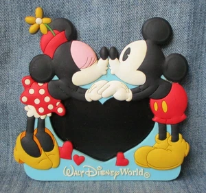 Mickey Mouse Kissing Minnie Disney World Photo Holder 3D Rubber Magnet MB48 - Picture 1 of 4