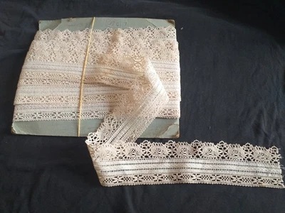 Ancien ruban dentelle, mercerie, broderie, galon. 9,6 m x 5,5 cm. - Photo 1/3