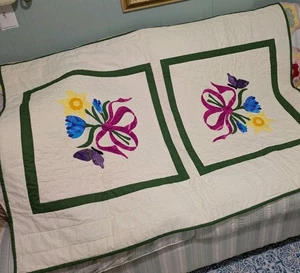 Edredón de algodón vintage 39 X 54 hecho a mano cinta floral retazos - Imagen 1 de 4