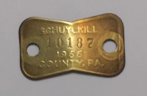 Etiqueta de licencia de perro Schuylkill PA 1966 - Imagen 1 de 2