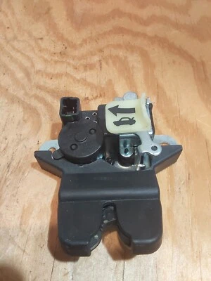 Hyundai Sonata 2008 lanzamiento de maletero Foto 1 de 3